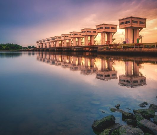 utho-wipat-prasit-floodgates-sunset-pak-phanang-nakhon-si-thammarat-thailand